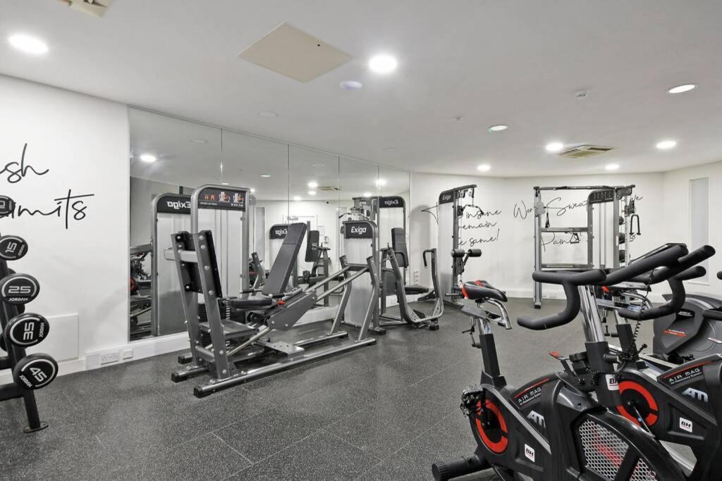 Modern, City Centre, Studio Apartment With Free Wifi, Gym Access, Netflix - West One Шефилд Екстериор снимка